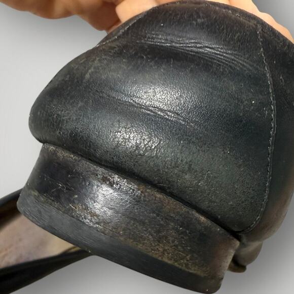 Gucci Black Leather Loafers with Gold Detail main image 9